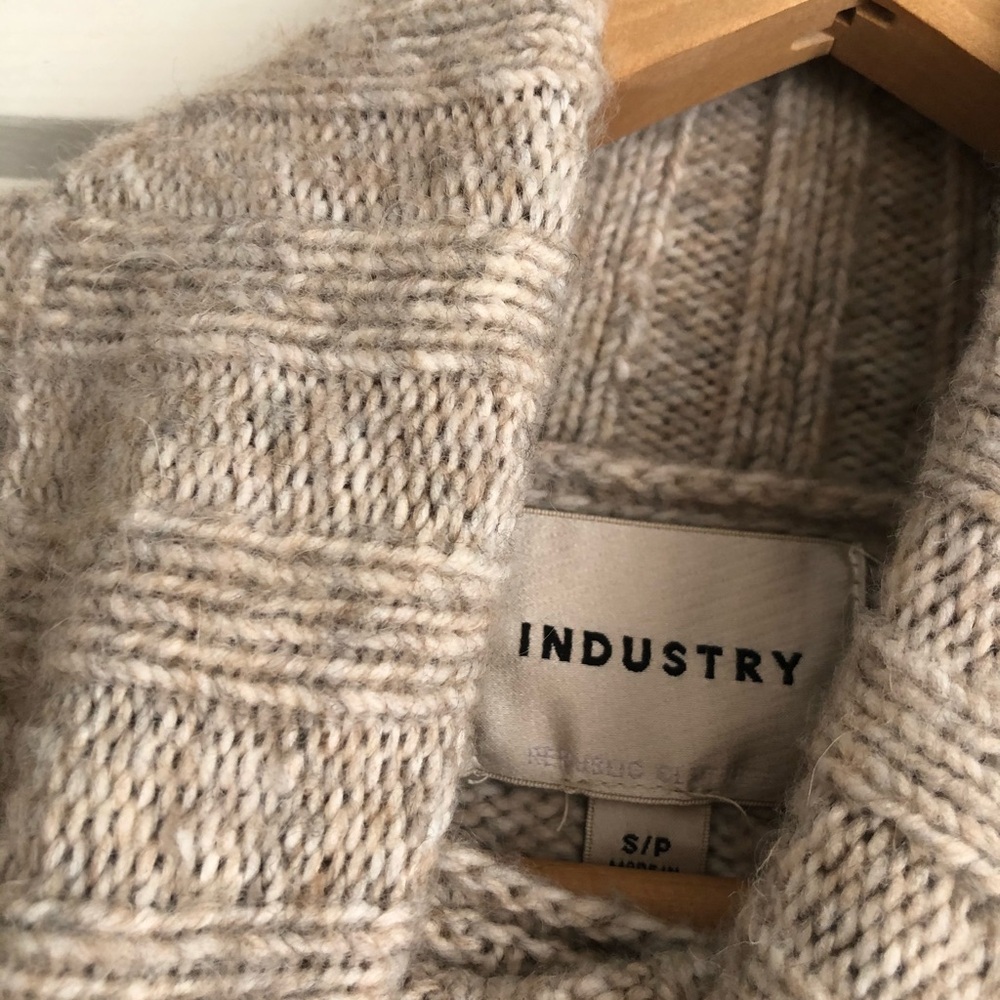 Sweater - Picture 4 of 4